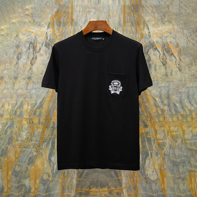 dolce & gabbana embroidered crest pocket t-shirt